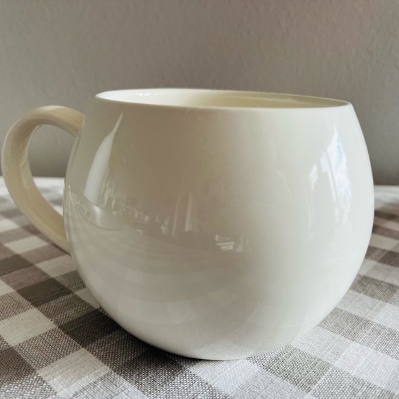 Brand new - “sh*t happens, coffee helps” coffee mug, 12 oz. - Picture 5 of 6